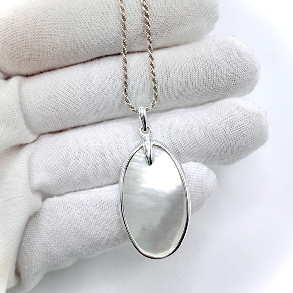 Jewelry - .925 Sterling Silver Oval Mother of Pearl Pendant Necklace